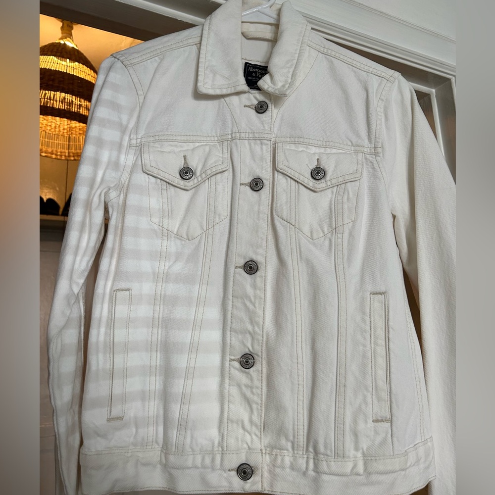 A&F white jean jacket. Size s